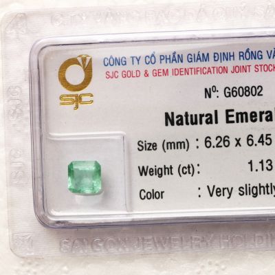 Đá emerald ngọc lục bảo NLB1.13