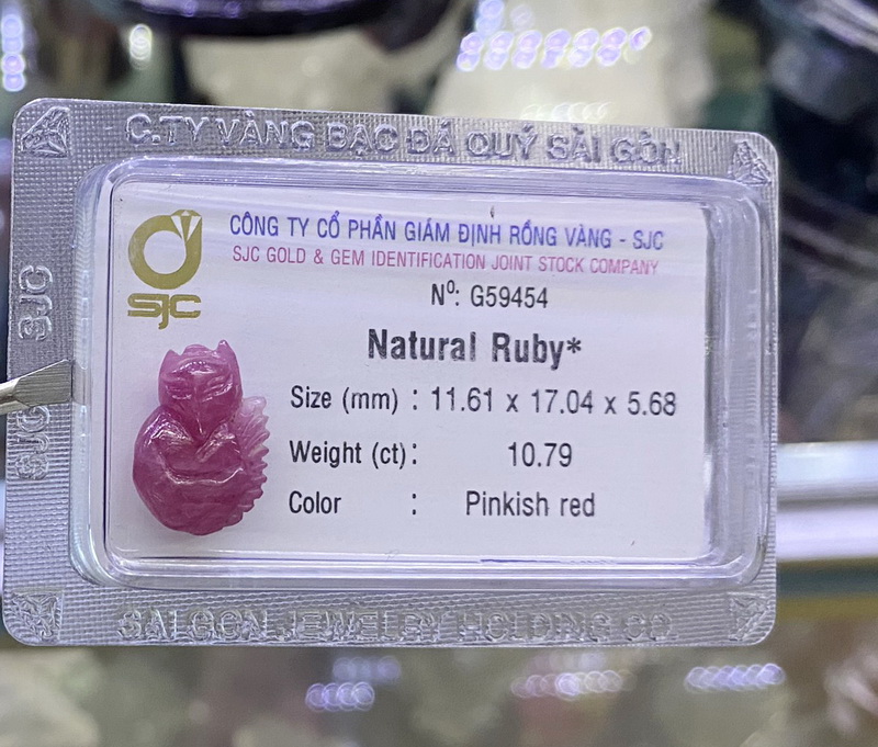 Hồ ly đá quý ruby